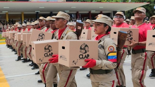 Las cajas CLAP, símbolo del control social del régimen chavista (Reuters)