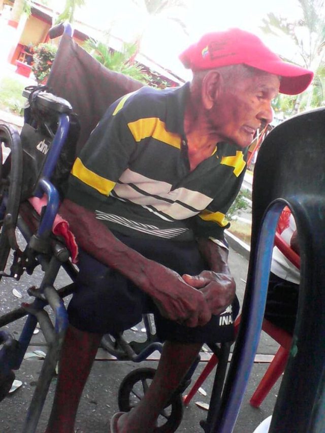 Adulto mayor en ancianato público de Caracas