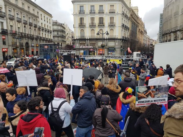 Venezolanos se concentran en Madrid en apoyo a Juan Guaidó. Imagen cortesía: @Gbastidas