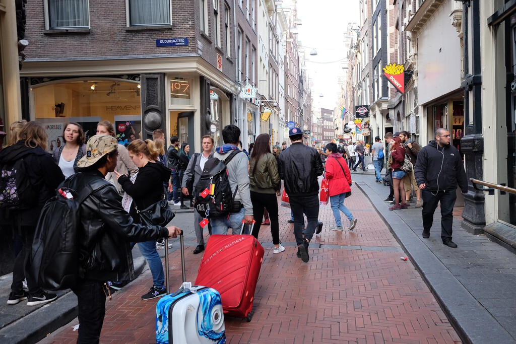 En su intento desesperado por frenar el turismo, Ámsterdam ha decidido ir un paso más allá: prohibir construir nuevos hoteles