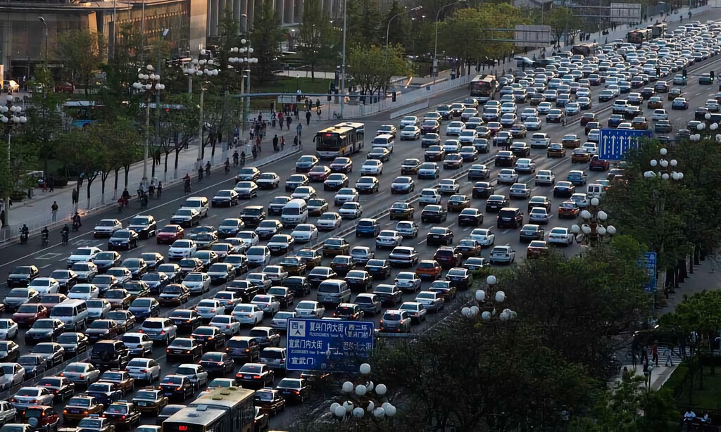 El peor atasco de la historia: dos semanas, más de 100 kilómetros y miles de coches retenidos en China 