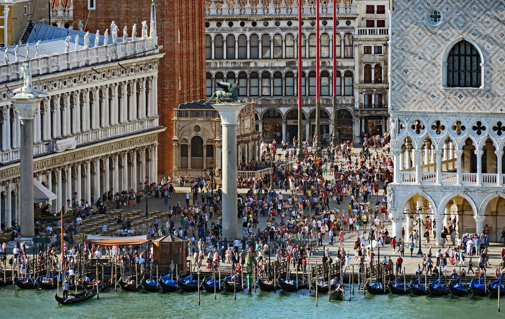 Venecia está tan cansada de la avalancha de turistas que se ha inventado un nuevo peaje para ellos: la tarifa de entrada   