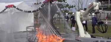 No lanza fuego, sino ráfagas de agua: así es el particular “bombero dragón” diseñado en Japón para combatir incendios 