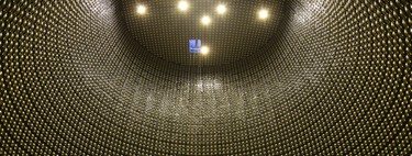 50.000 toneladas de agua y el tamaño de un edificio de 15 plantas: así es Super-Kamiokande, el mega observatorio de neutrinos